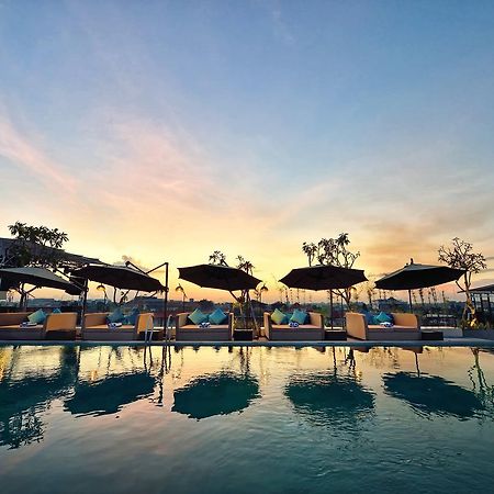 De Vins Sky Hotel Seminyak Екстер'єр фото