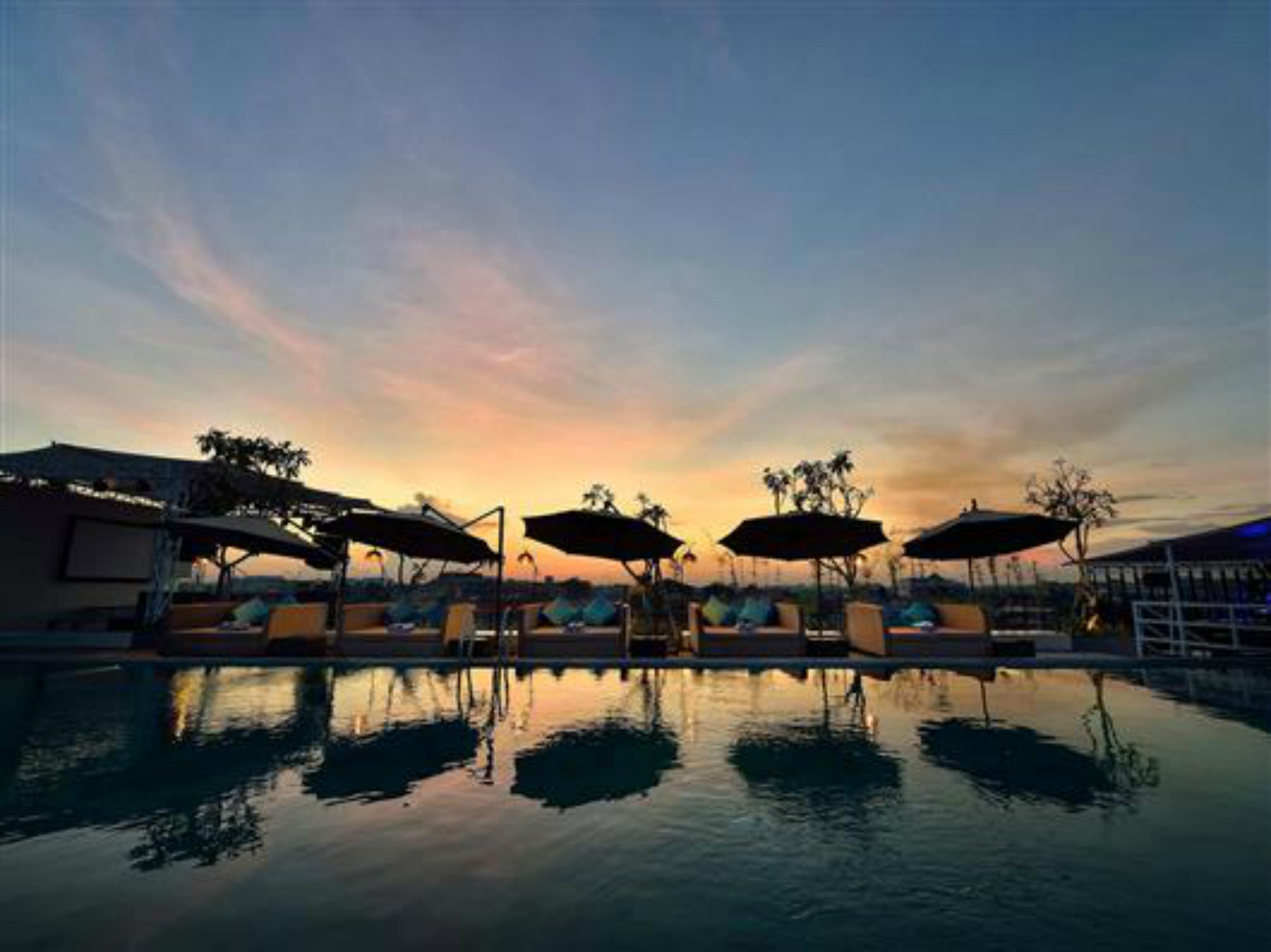 De Vins Sky Hotel Seminyak Екстер'єр фото